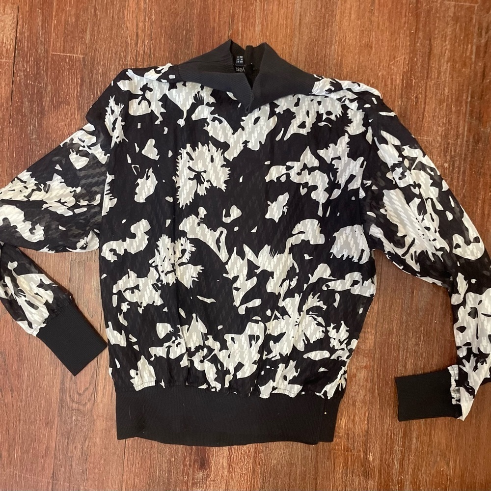 Yest Floral Top with Banded Bottom and Sleeves - Size 8